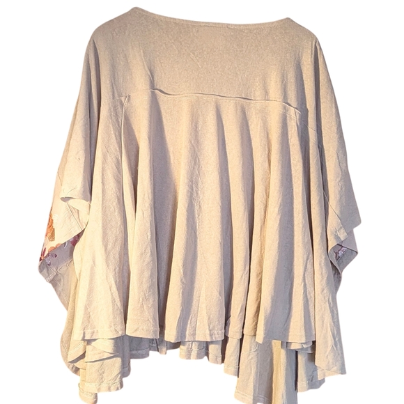 Cozy NWT Savana Jane NWT 1X/2X Boho Hipple Embrordered Floral Top - Picture 3 of 6
